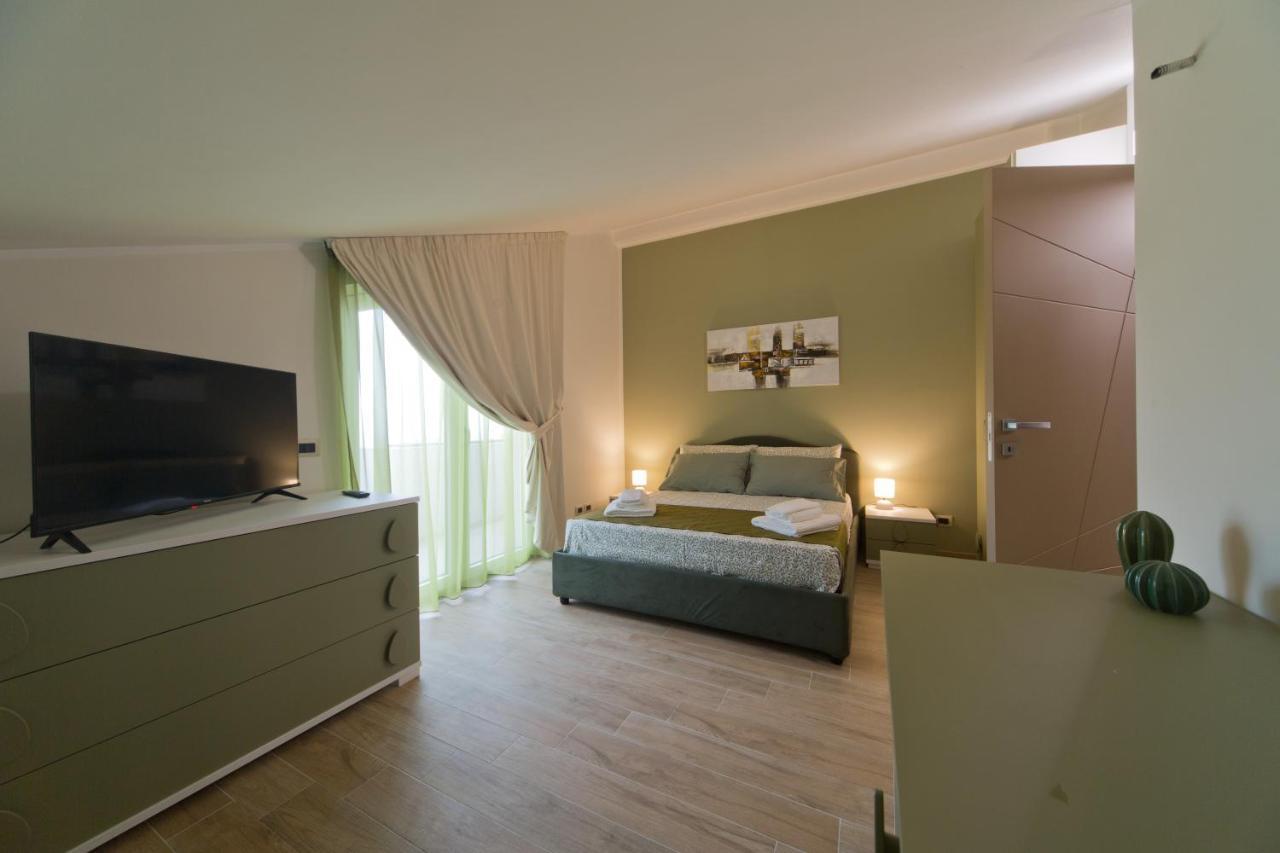 Slow Chic Apartment Beb Policlinico Messina Buitenkant foto